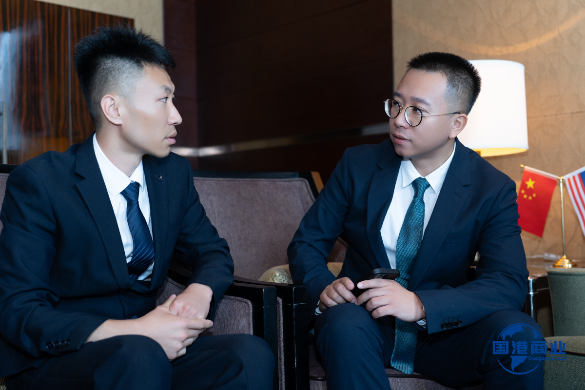Liang Tiemin and Zhao Sen had active exchanges and interactions.