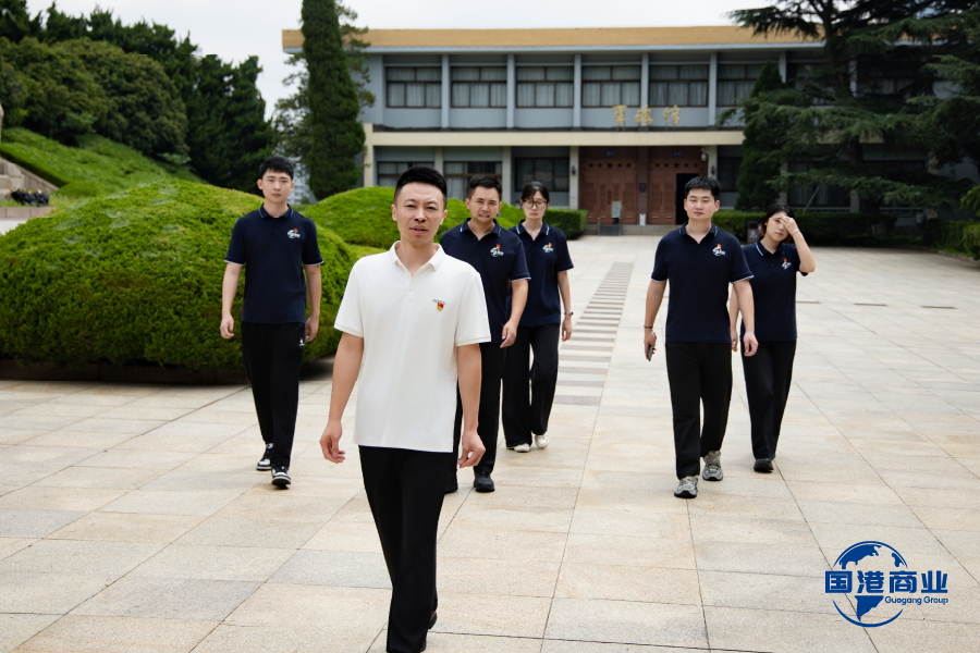 董事长赵森,带领集团党员员工怀着崇高敬意,走进青岛市革命烈士纪念馆 董事长赵森,带领集团党员员工怀着崇高敬意,走进青岛市革命烈士纪念馆